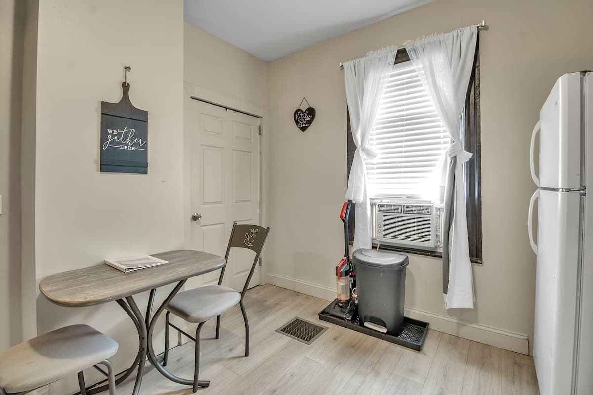 Niagara Falls Retreat — vacation rental in Niagara Falls, NY - Photo 4