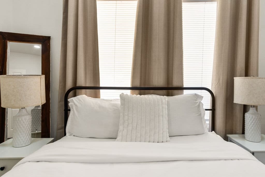 Premium EaDo Apartment | Stadiums • Downtown — vacation rental in Houston, TX - Photo 4