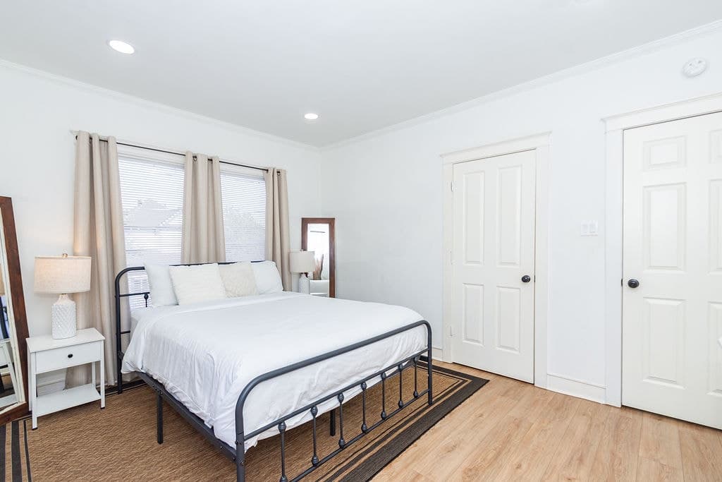 EaDo Apt | Close to Stadiums & Venues — vacation rental in Houston, TX - Photo 2